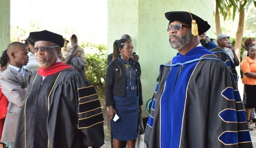 Reliable graduation gowns & vestments